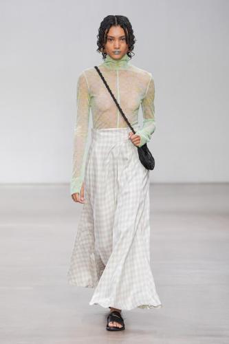 Mame Kurogouchi_ss23_runway_press_look17