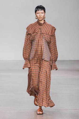 Mame Kurogouchi_ss23_runway_press_look24