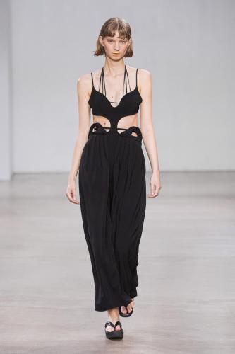 Mame Kurogouchi_ss23_runway_press_look34