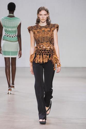 Mame Kurogouchi_ss23_runway_press_look35