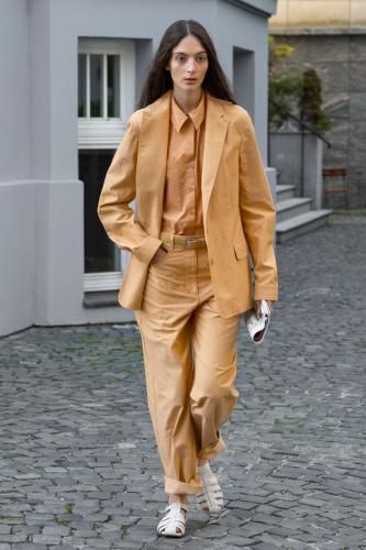 NEHERA_SS23_look1