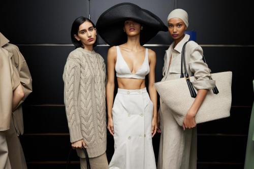 PE23 - MAX MARA SFILATA - BACKSTAGE 130