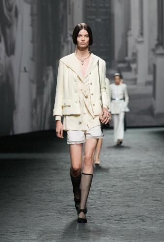 Look 16