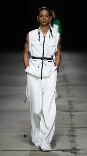 look0004