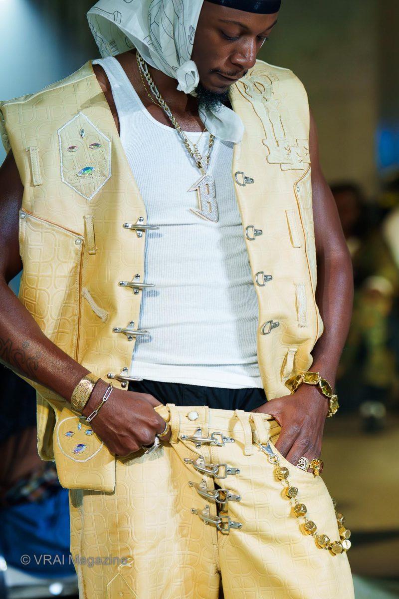 lenchanteur-details-1