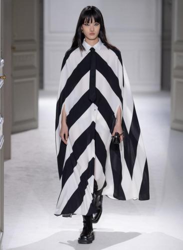 009 VALENTINO BLACK TIE PAP FW2324 