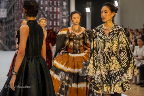 049