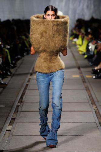 Alexander McQueen RTW AW24 Look 24