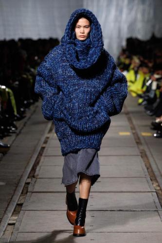 Alexander McQueen RTW AW24 Look 32