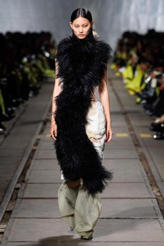 Alexander McQueen RTW AW24 Look 33