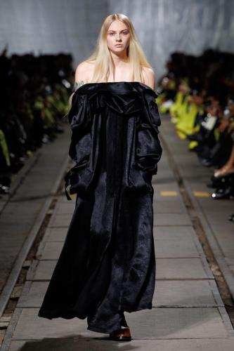 Alexander McQueen RTW AW24 Look 39