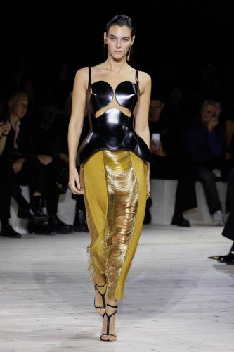 Alexander McQueen RTW SS24 02