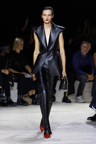 Alexander McQueen RTW SS24 18