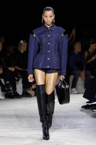 Alexander McQueen RTW SS24 21