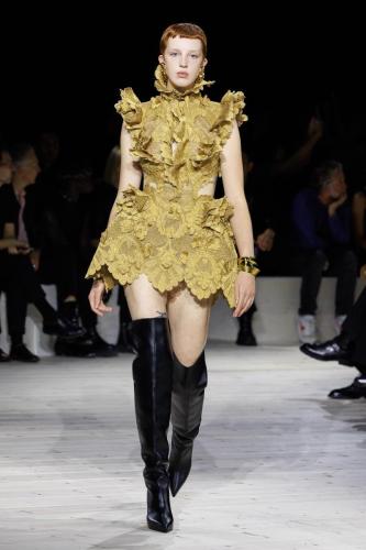Alexander McQueen RTW SS24 36
