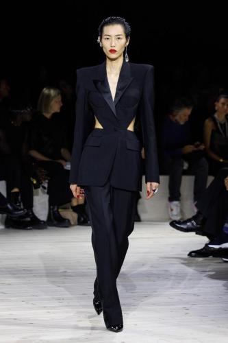Alexander McQueen RTW SS24 43
