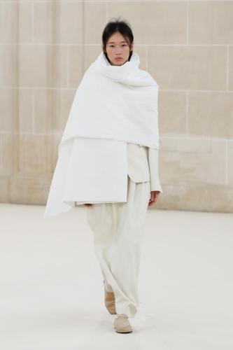 Auralee fw23 runway press look02