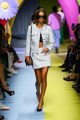 Benetton SS24 catwalk press look08