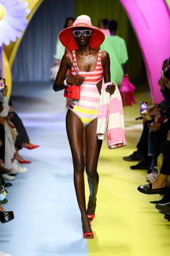 Benetton SS24 catwalk press look23