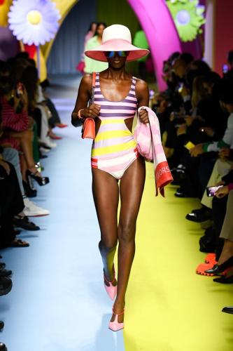 Benetton SS24 catwalk press look24