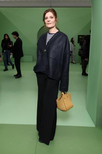 Loewe : Front Row - Paris Fashion Week - Womenswear Fall/Winter 2024-2025