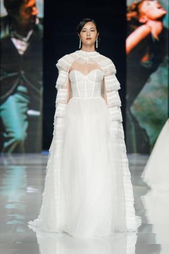 Elisabetta-Polignano-@Si-Sposaitalia-Collezioni-2024-12