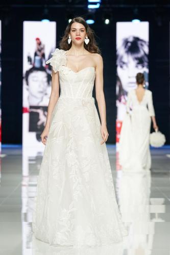 Elisabetta-Polignano-@Si-Sposaitalia-Collezioni-2024-4