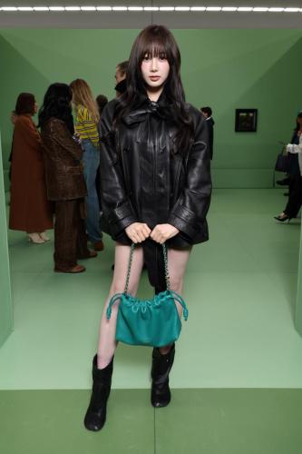 Loewe : Front Row - Paris Fashion Week - Womenswear Fall/Winter 2024-2025