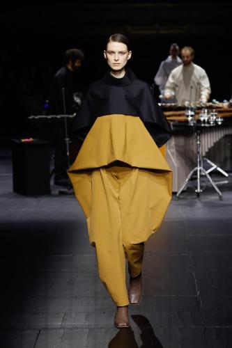 ISSEY-MIYAKE AW23 LOOK01