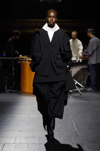 ISSEY-MIYAKE AW23 LOOK06