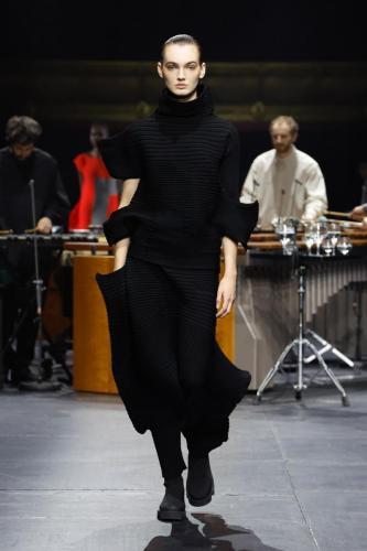 ISSEY-MIYAKE AW23 LOOK33