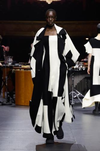 ISSEY-MIYAKE AW23 LOOK39