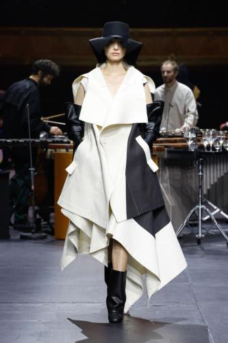 ISSEY-MIYAKE AW23 LOOK40