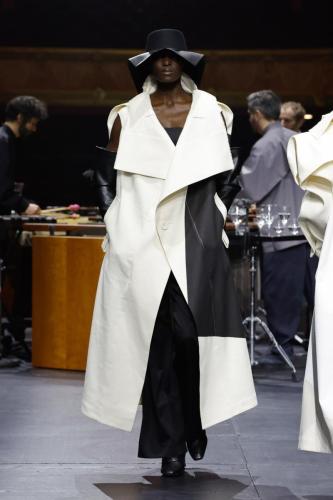 ISSEY-MIYAKE AW23 LOOK42