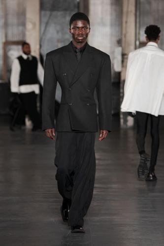 LGN fw23 runway press look03