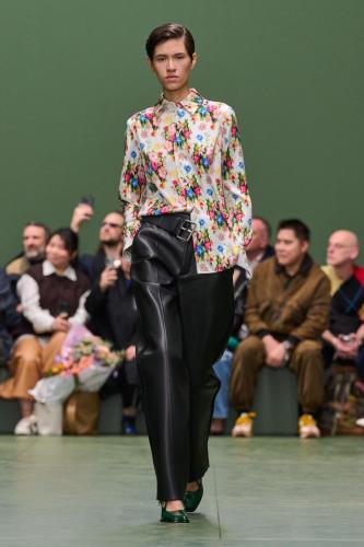 LOEWE FW24 WW SHOW RUNWAY LOOK 11 FRONT RGB CROPPED 2X3