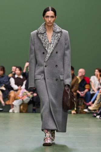 LOEWE FW24 WW SHOW RUNWAY LOOK 13 FRONT RGB CROPPED 2X3
