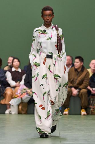 LOEWE FW24 WW SHOW RUNWAY LOOK 14 FRONT RGB CROPPED 2X3
