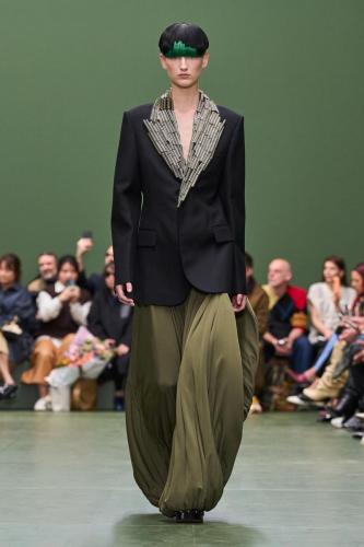 LOEWE FW24 WW SHOW RUNWAY LOOK 18 FRONT RGB CROPPED 2X3
