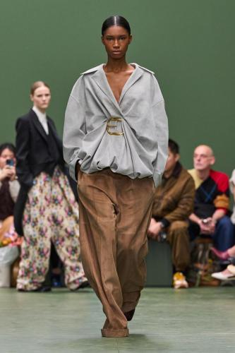 LOEWE FW24 WW SHOW RUNWAY LOOK 22 FRONT RGB CROPPED 2X3