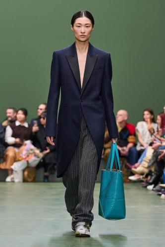 LOEWE FW24 WW SHOW RUNWAY LOOK 24 FRONT RGB CROPPED 2X3