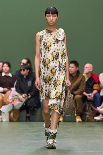 LOEWE FW24 WW SHOW RUNWAY LOOK 25 FRONT RGB CROPPED 2X3