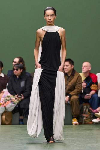 LOEWE FW24 WW SHOW RUNWAY LOOK 26 FRONT RGB CROPPED 2X3