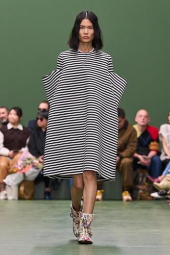 LOEWE FW24 WW SHOW RUNWAY LOOK 29 FRONT RGB CROPPED 2X3