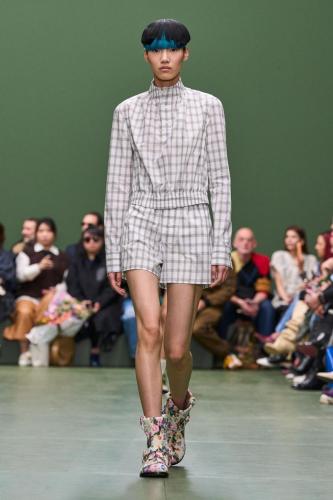 LOEWE FW24 WW SHOW RUNWAY LOOK 35 FRONT RGB CROPPED 2X3