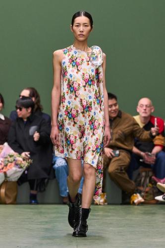 LOEWE FW24 WW SHOW RUNWAY LOOK 37 FRONT RGB CROPPED 2X3
