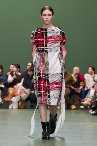 LOEWE FW24 WW SHOW RUNWAY LOOK 38 FRONT RGB CROPPED 2X3