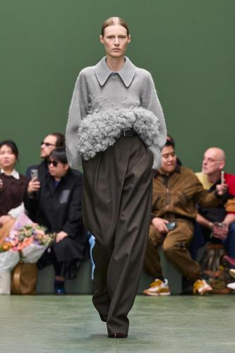 LOEWE FW24 WW SHOW RUNWAY LOOK 40 FRONT RGB CROPPED 2X3