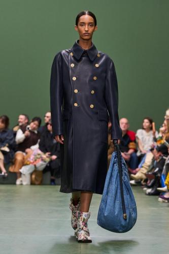 LOEWE FW24 WW SHOW RUNWAY LOOK 41 FRONT RGB CROPPED 2X3
