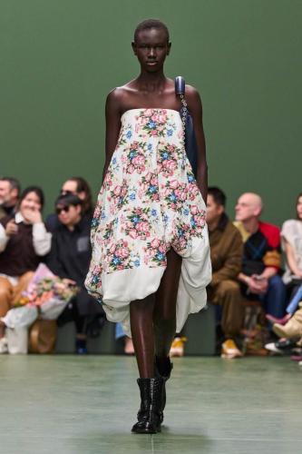 LOEWE FW24 WW SHOW RUNWAY LOOK 45 FRONT RGB CROPPED 2X3